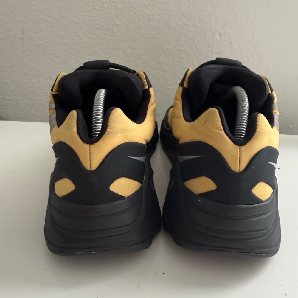 Adidas Yeezy Boost 700 MNVN
Yeezy Wave Runner Sneakers in Gold and Black - Picture 6 of 10